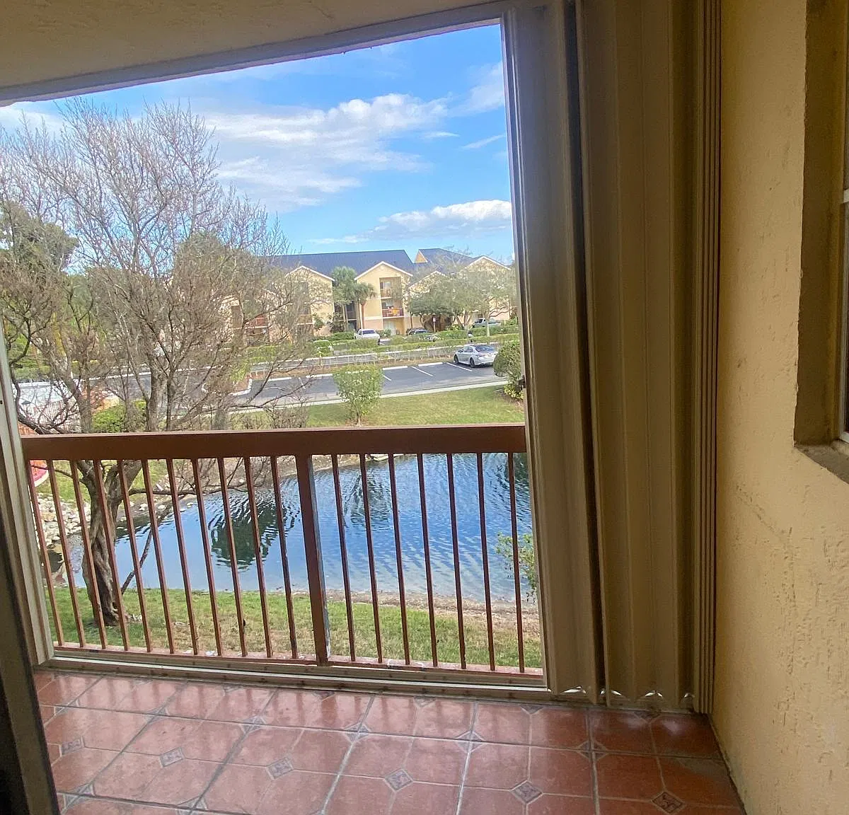 2 bed, 2.0 bath, 958 sqft, $1,900 — Photo 4