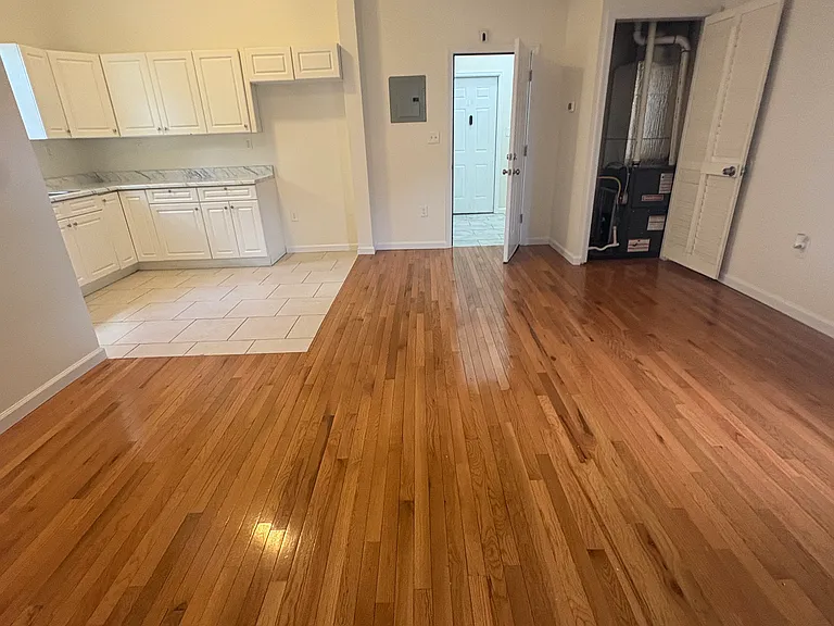 825-827 S 15th St #2L — Photo 2