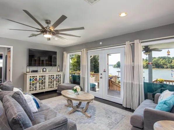 150 Edgewater Way, Pointblank, TX 77364