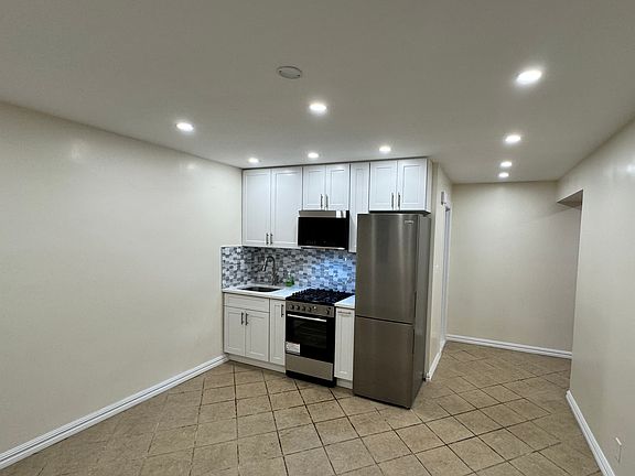 2nd image of 21-22 Hoyt Ave S #2