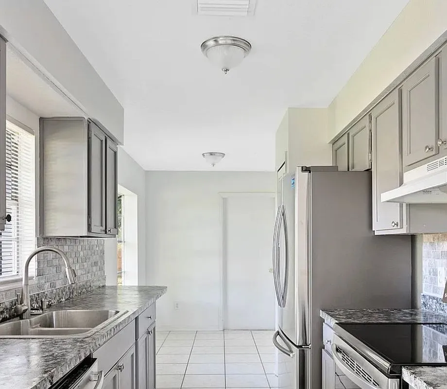 3 bed, 2.0 bath, 1433 sqft, $1,850 — Photo 3