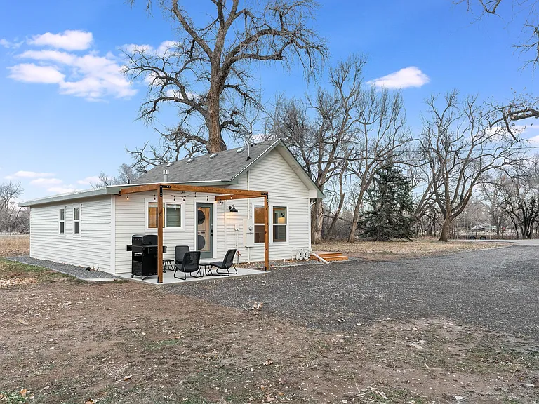 2417 N Overland Trl — Photo 36