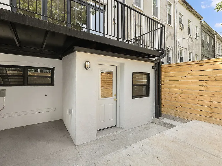 84 Moffat St #1 — Photo 8
