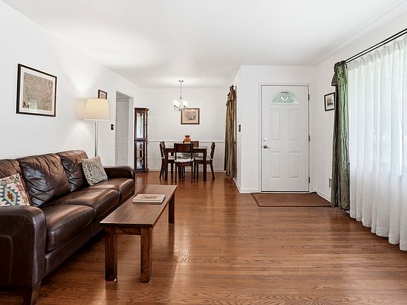 4th image of 1032 Oakwood Trl