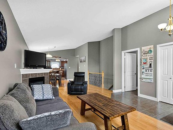 4th image of 443 SE Pacific Cres