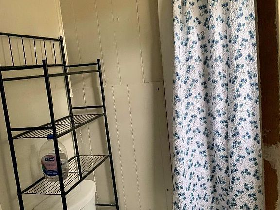 4th image of 2604 23rd St APT B