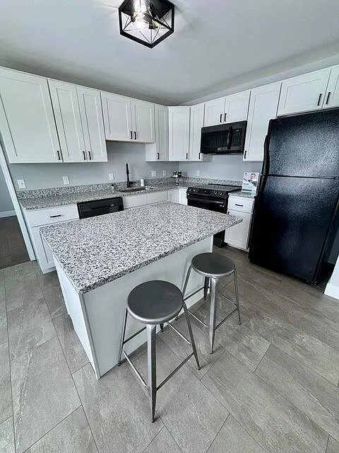 3 bed, 1.5 bath, 2766 sqft, $2,200 — Photo 3