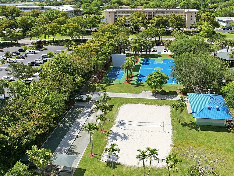 4015 W Palm Aire Dr #1001 — Photo 40