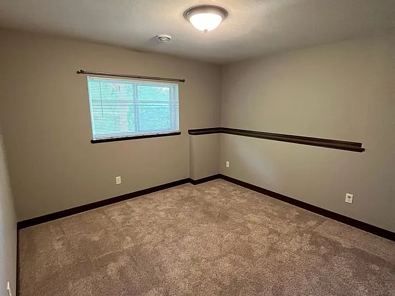 3302 White Oak Ln — Photo 9
