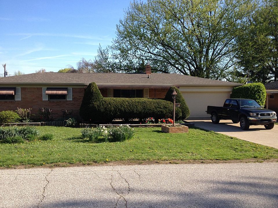 2nd image of 660 W Fairway Ln