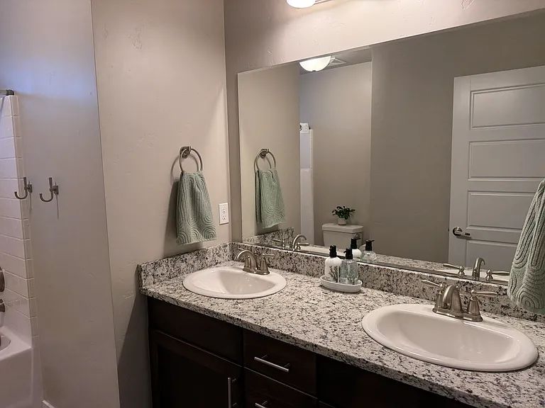 1928 N Justin Ave — Photo 28