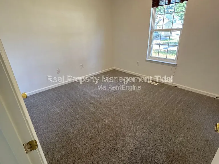 5048 Queen St — Photo 18