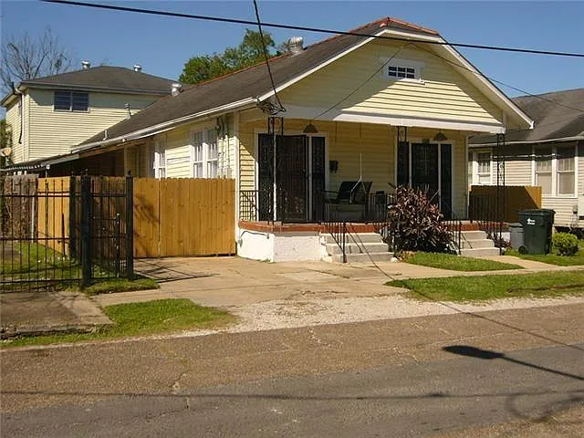 3 bed, 2.0 bath, 2950 sqft, $1,850 — Photo 2