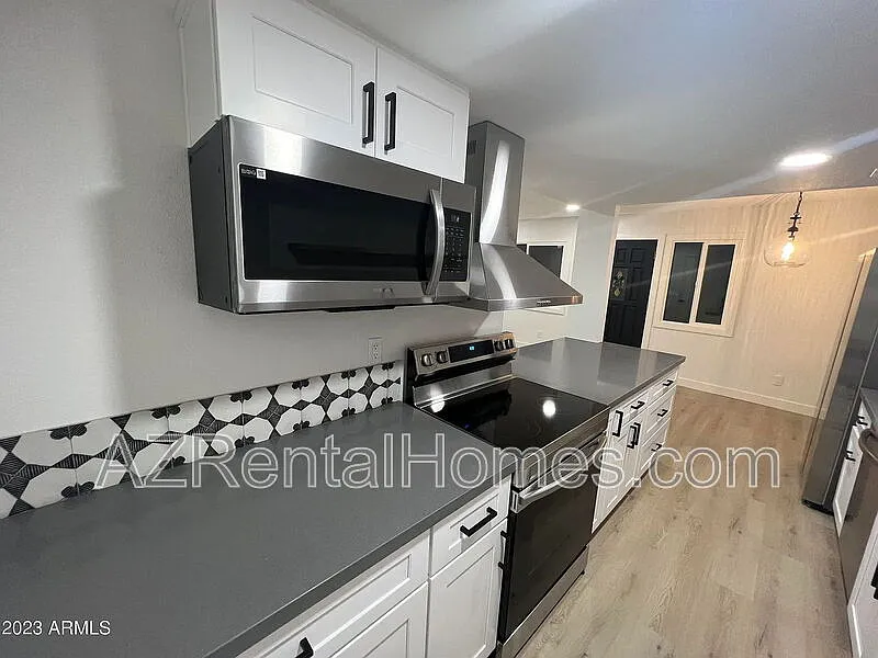 948 S Alma School Rd — Photo 2