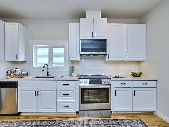 3rd image of 17 Macarthur St #2