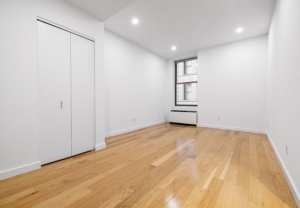 1st image of 37 Wall St APT 22Q