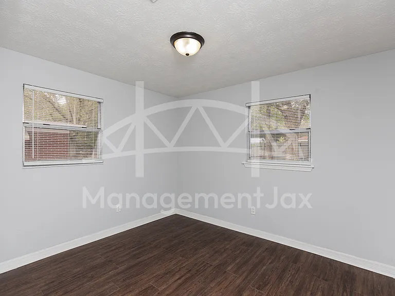 2661 W 25th St — Photo 16
