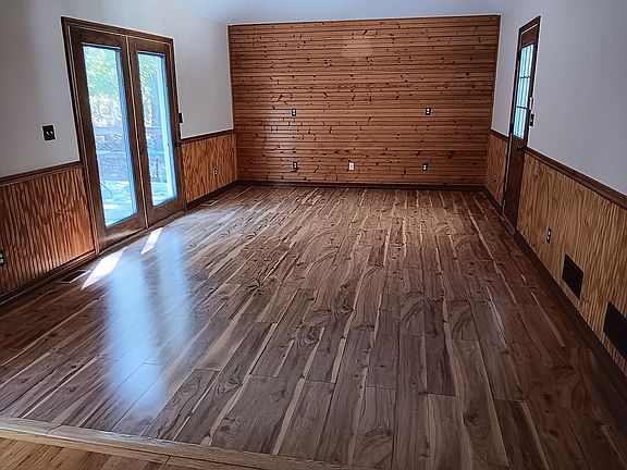 3rd image of 107 Paden Dr
