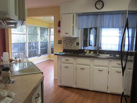 4th image of 1050 Capella Dr