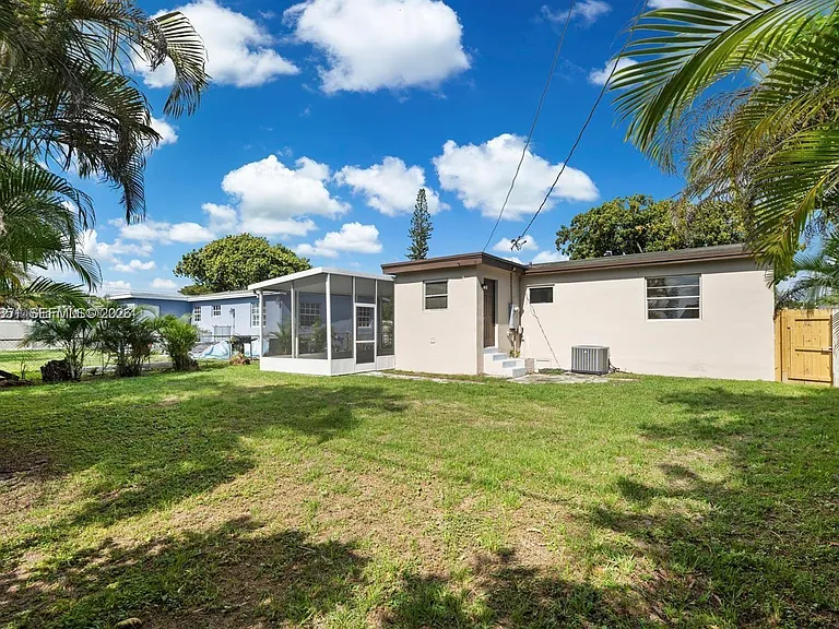 7532 Farragut St — Photo 13