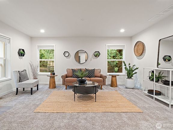 4th image of 1121 E Lakeshore Drive