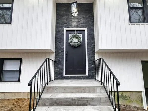 20 Clay Street, Huntington Station, NY 11746