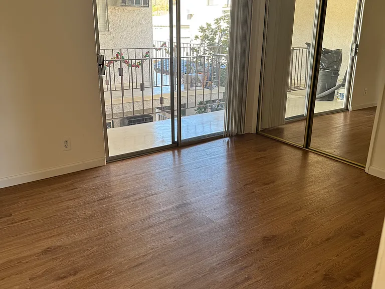 428 E Cypress Ave #H — Photo 6