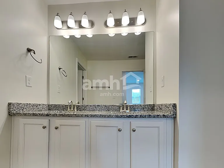 300 Vaughan Pl — Photo 17