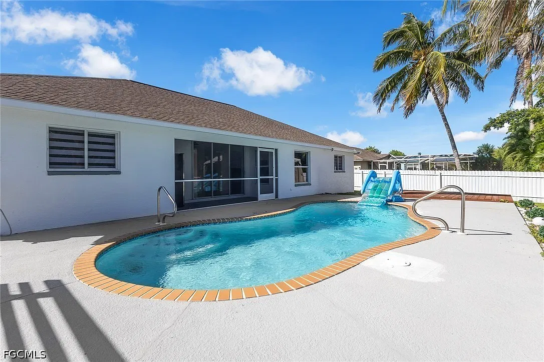 3 bed, 2.0 bath, 1630 sqft, $3,100 — Photo 1