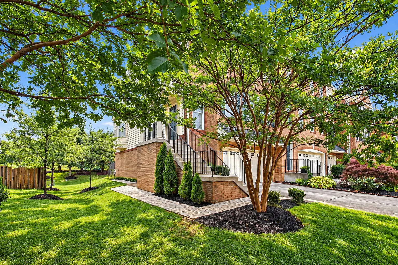 4 bed, 3.5 bath, 2758 sqft, $3,700 — Photo 3