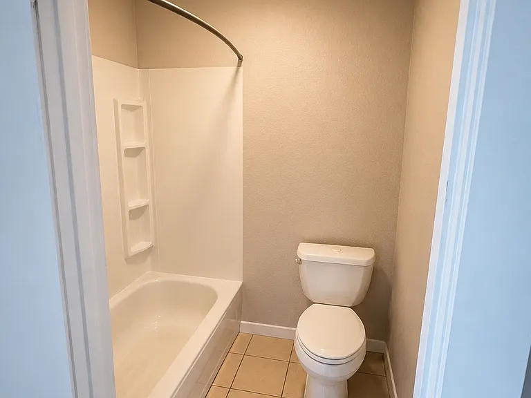 700 W Rollins St — Photo 3