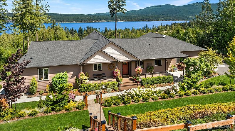 3rd image of 698 Streamside Drive