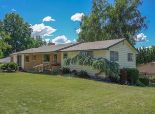 904 Crescent Dr, Grandview, WA
