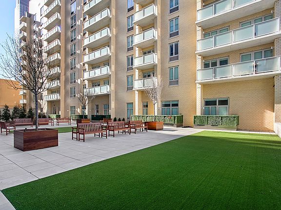 5th image of 4134 Crescent St APT 7E