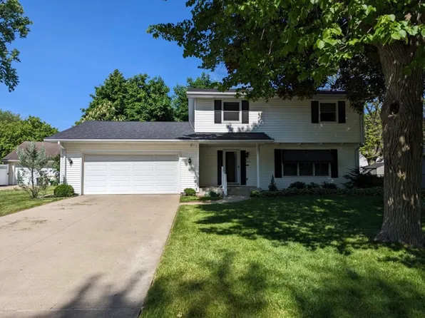 1311 Whittier Dr, Neenah, WI 54956