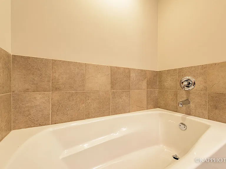 1819 S Michigan Ave #807 — Photo 8