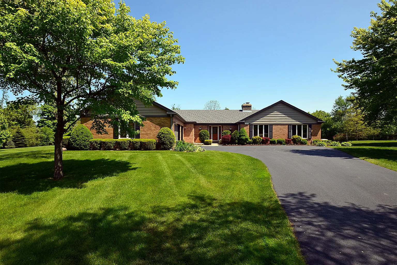 1565 Dumfries Ct photo 1