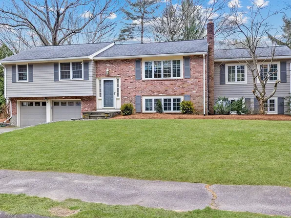 2 Flint Locke Ln, Medfield, MA 02052