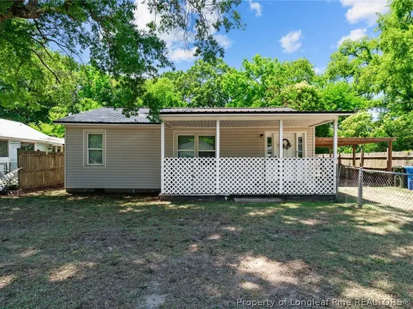 208 Triangle Pl, Fayetteville, NC 28312