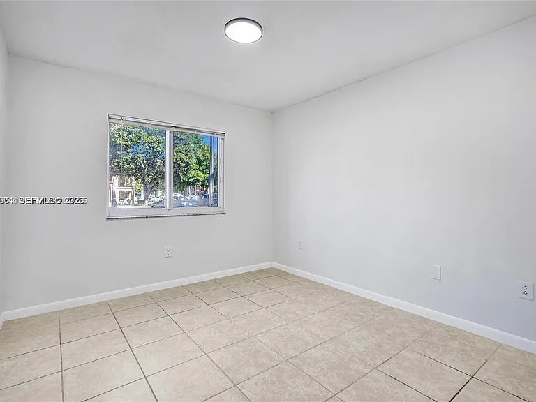 3398 NE 9th Dr #104 — Photo 11