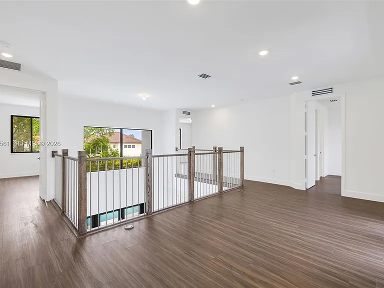 19749 NE 16th Pl — Photo 33