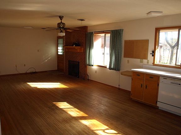3rd image of 216 Carol Ln