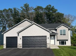 6013 Fuller Cir, Wyoming, MN 55092