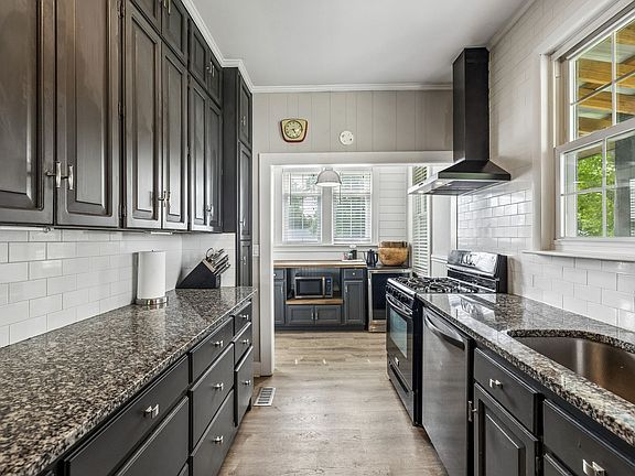 4th image of 214 River St