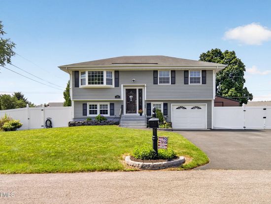 33 Hawthorne Court, Loudonville, NY 12211