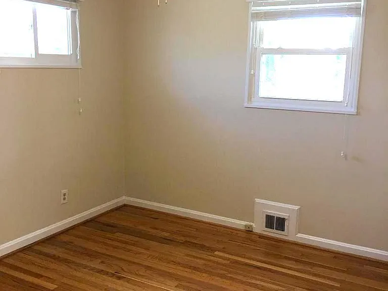 6300 Maiden Ln — Photo 16