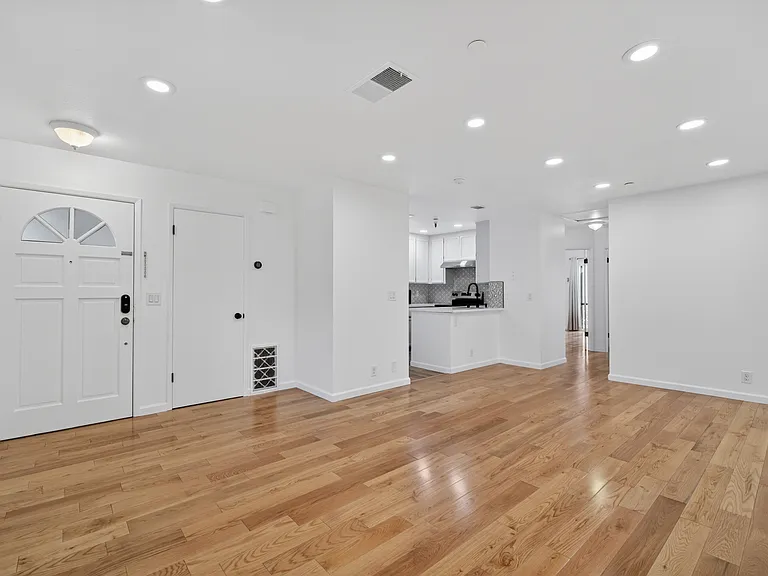 935 La Mesa Ter #G — Photo 3