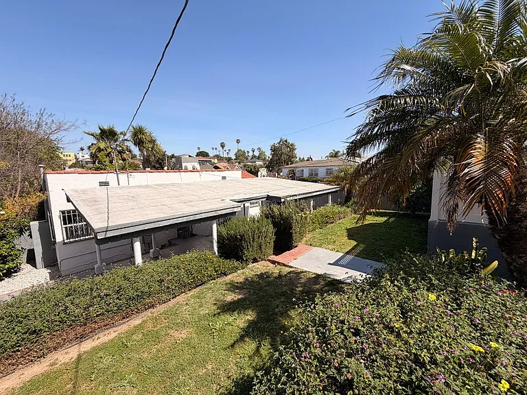 586 E Fairview Blvd — Photo 14
