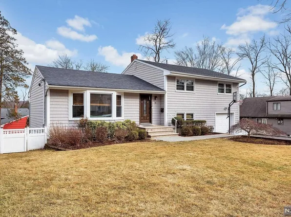 14 Cedar St, Cresskill, NJ 07626