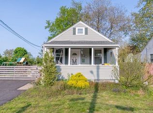 26 Dundas Ave, Warwick, RI 02889